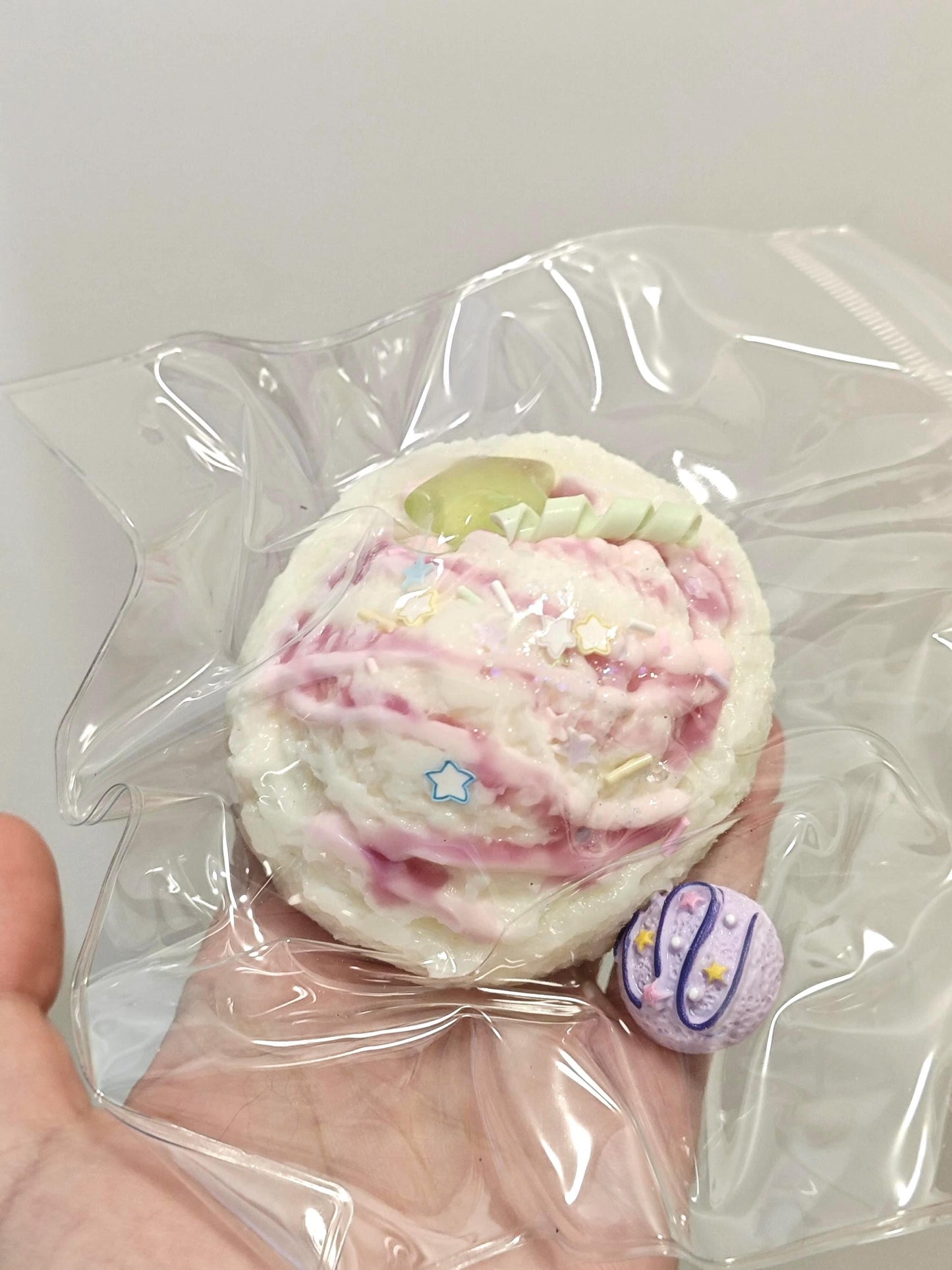 Taba Squishy Eiscreme-Quetschspielzeug, handgefertigt, Stressball, langsam aufsteigend, Fidget zur Angstlinderung, Glücksbringer, Selbstpflegegeschenk für sie, emotionale Unterstützung