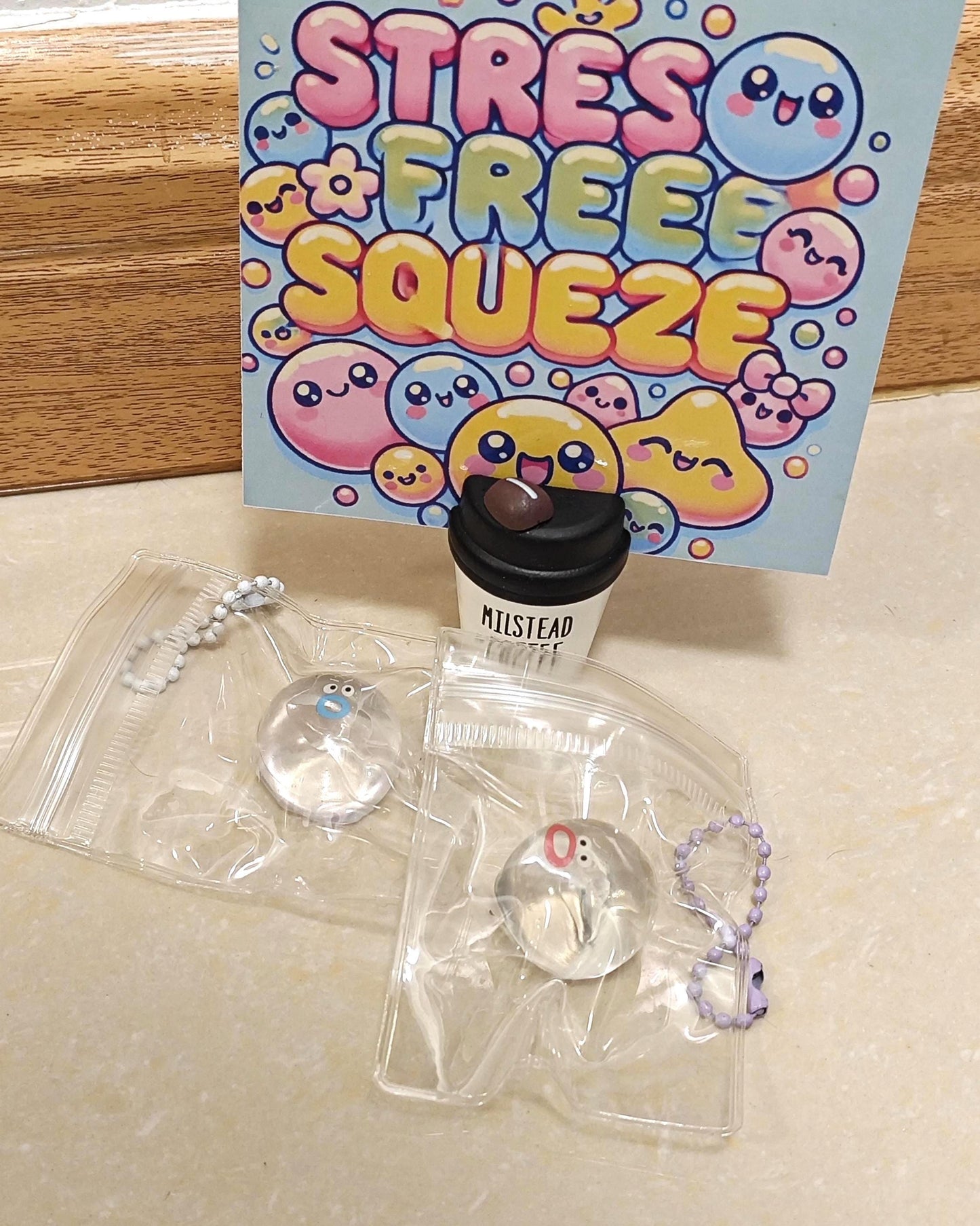 Emoji Squishy Mini Quetschspielzeug Set Schlüsselanhänger Taschenanhänger Stressball Winziges Fidget Spielzeug zur Stresslinderung Geschenkideen für Teenager Handy-Zubehör