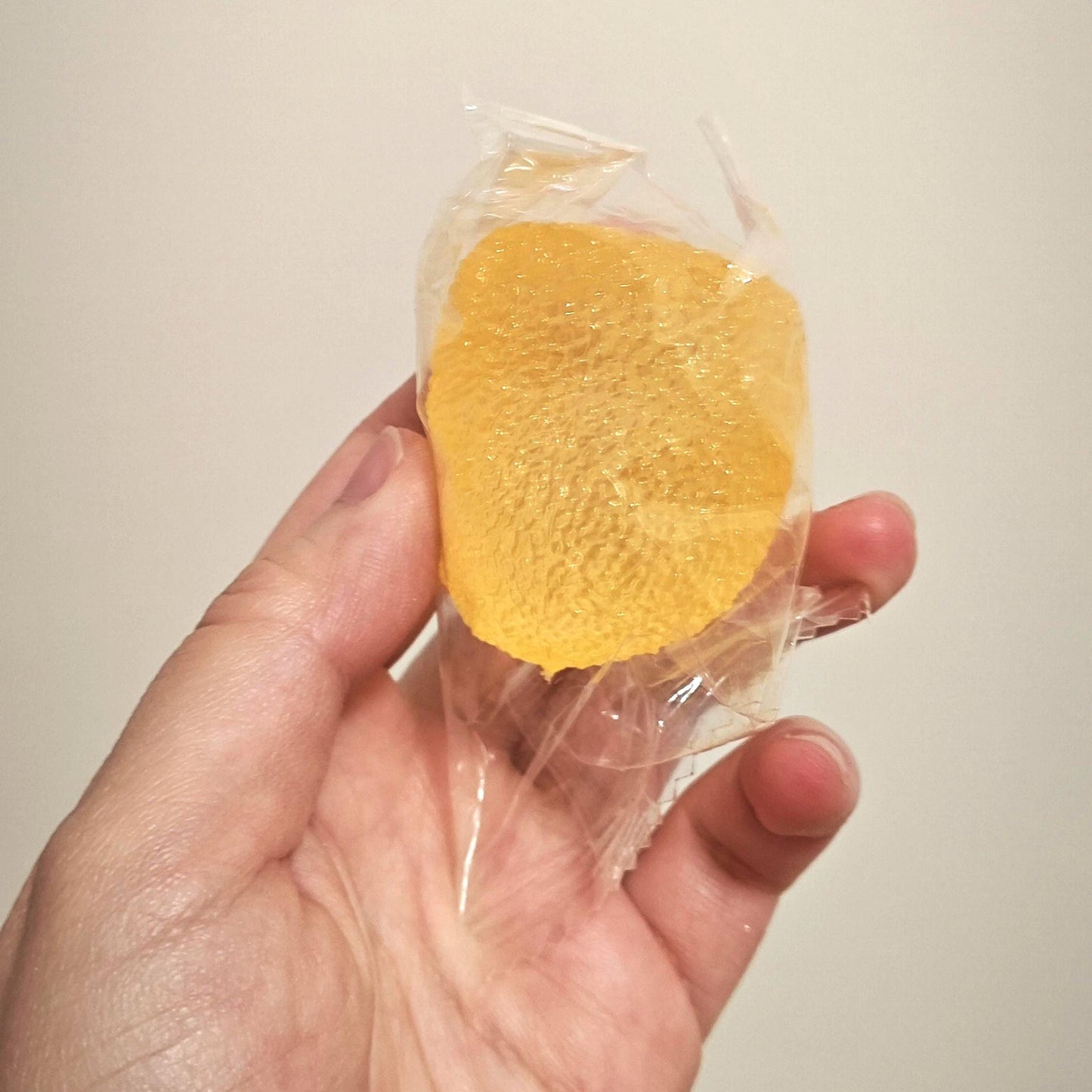 Mini bunter Stressball Langsam aufsteigend Squishy für Stressabbau Zappelspielzeug Durchscheinendes Sensorisches Quetschspielzeug Schreibtischspielzeug für Erwachsene Geschenkideen für Kinder