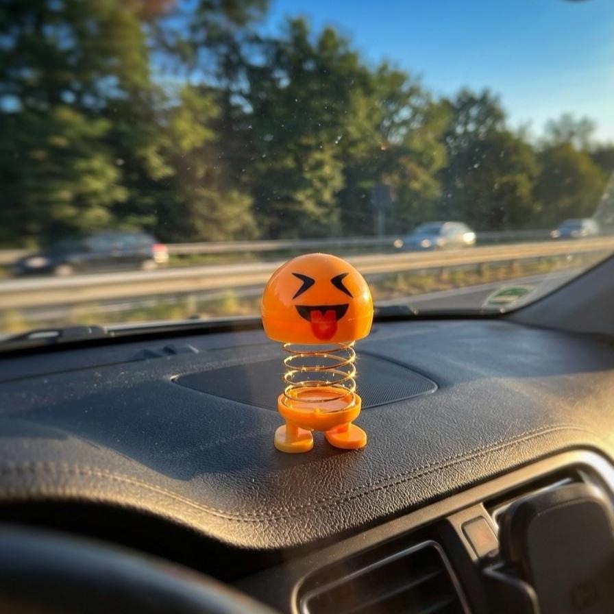 Emoji Wackelkopf-Spielzeug Smiley-Gesicht Schreibtischspielzeug Deko Auto-Zubehör Anhänger Geschenk für Ihn Büro Schreibtisch Lustige Deko Geschenk für Kollegen Stressabbau