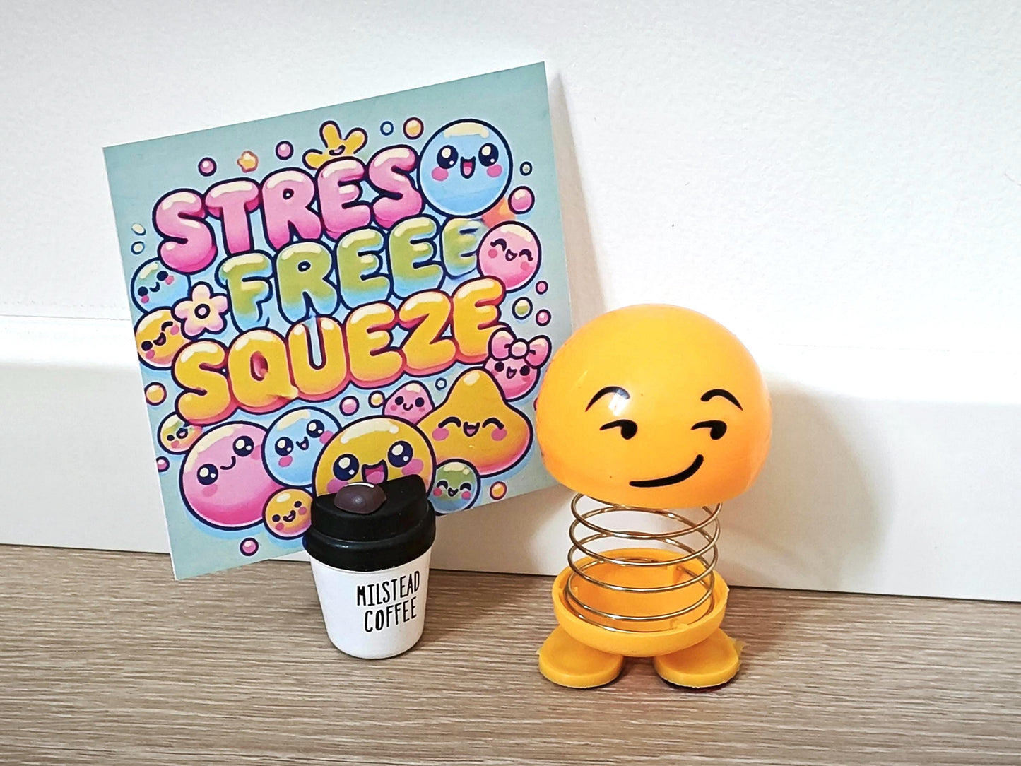 Emoji Wackelkopf-Spielzeug Smiley-Gesicht Schreibtischspielzeug Deko Auto-Zubehör Anhänger Geschenk für Ihn Büro Schreibtisch Lustige Deko Geschenk für Kollegen Stressabbau