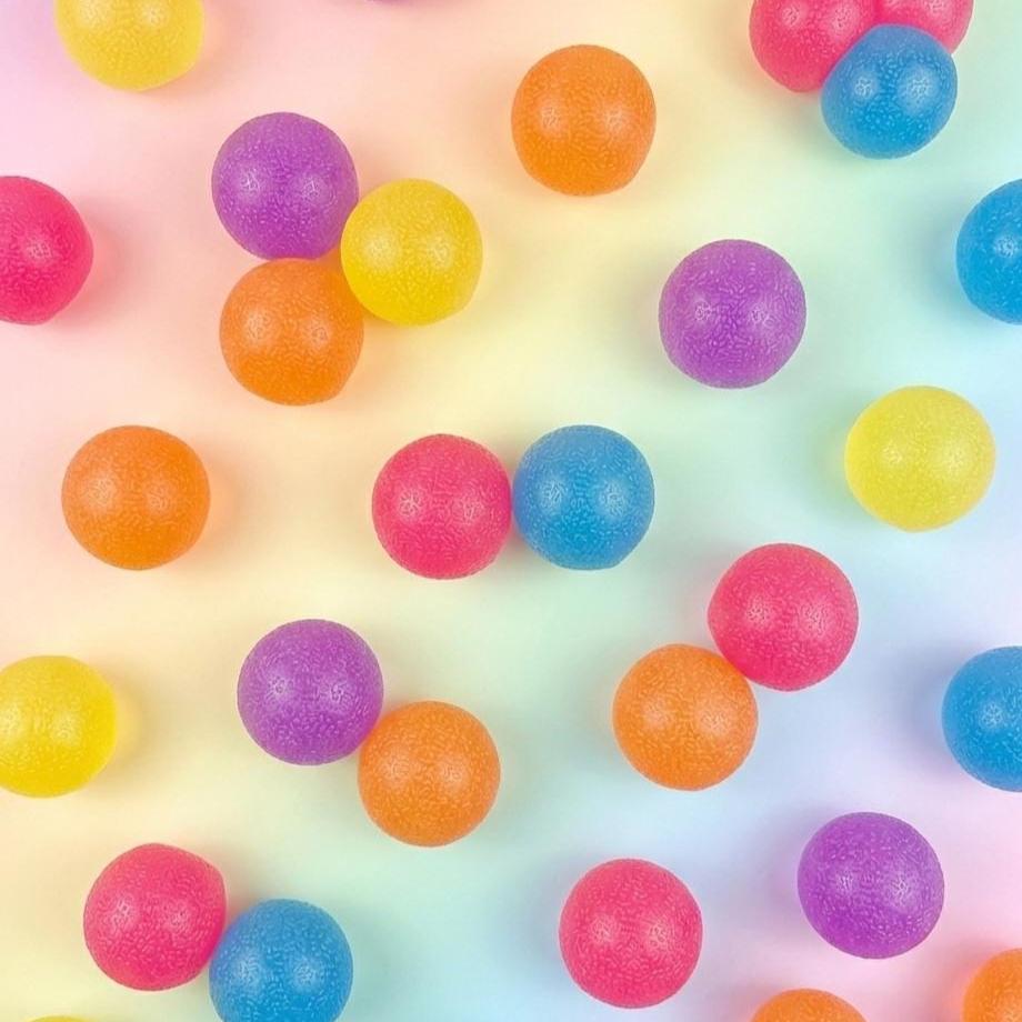 Mini bunter Stressball Langsam aufsteigend Squishy für Stressabbau Zappelspielzeug Durchscheinendes Sensorisches Quetschspielzeug Schreibtischspielzeug für Erwachsene Geschenkideen für Kinder