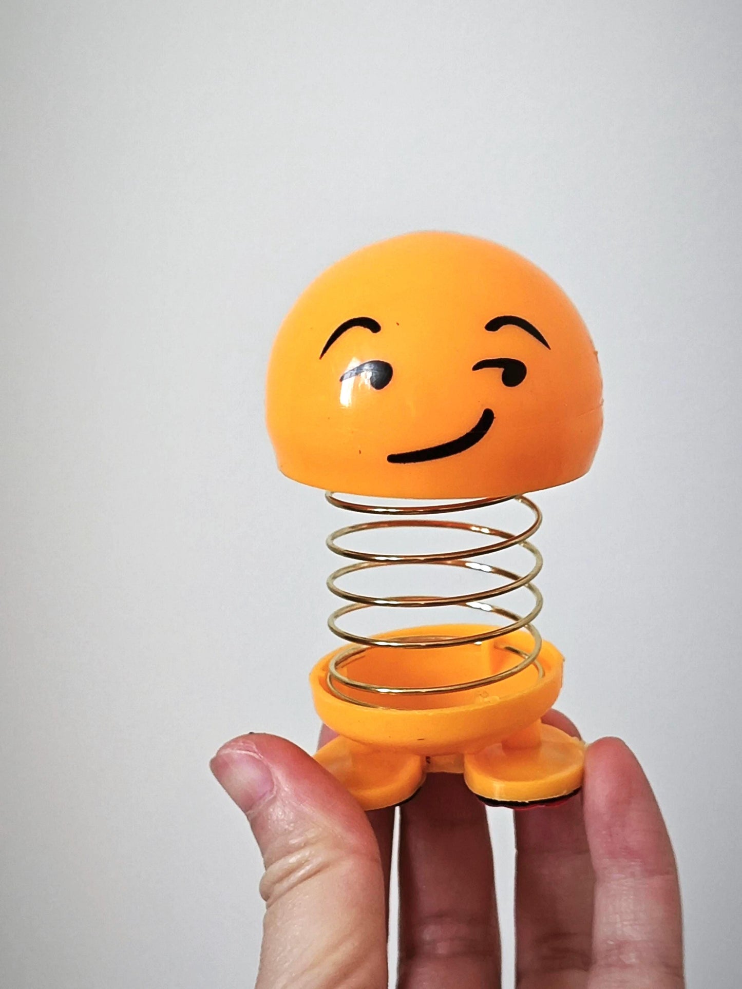 Emoji Wackelkopf-Spielzeug Smiley-Gesicht Schreibtischspielzeug Deko Auto-Zubehör Anhänger Geschenk für Ihn Büro Schreibtisch Lustige Deko Geschenk für Kollegen Stressabbau
